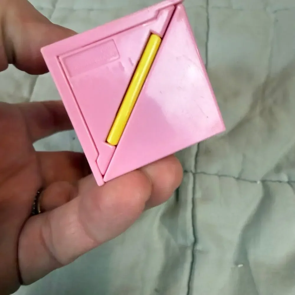 Vintage Fashion Polly Pocket Shani School Cool Pink Yellow Locker Mattel 1999